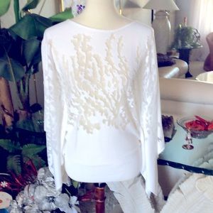 SZ L WHTE TOP WITH BATWING SLEEVES